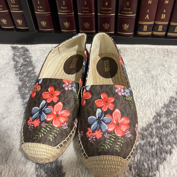 MK Espadrille - Picture 2 of 2